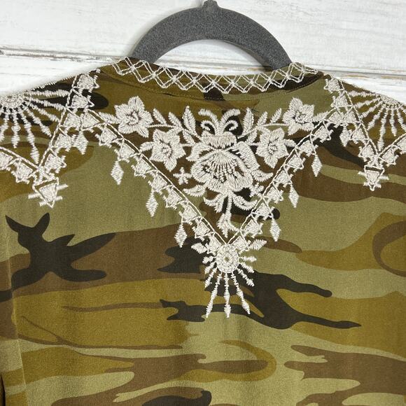 Johnny Was Silk Embroidered Camo Top Size Small - Picture 10 of 11